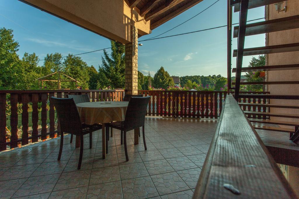 Guesthouse Zalac สลูน ภายนอก รูปภาพ