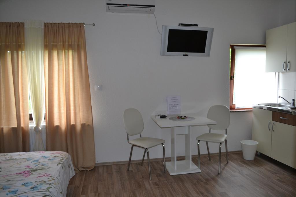 Guesthouse Zalac สลูน ภายนอก รูปภาพ