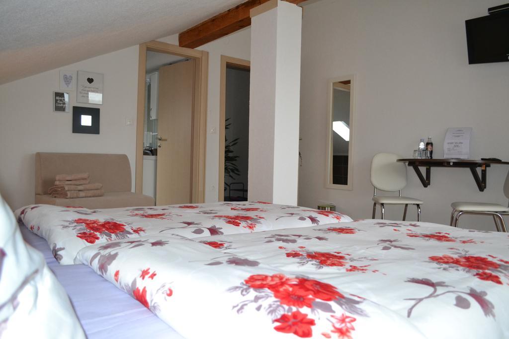Guesthouse Zalac สลูน ภายนอก รูปภาพ