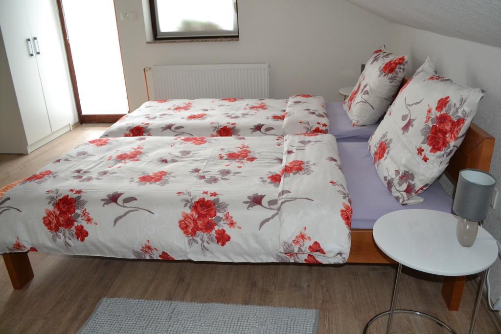 Guesthouse Zalac สลูน ภายนอก รูปภาพ