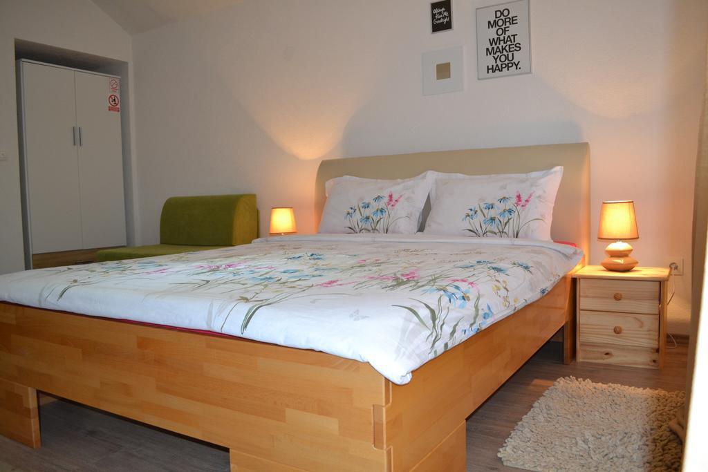 Guesthouse Zalac สลูน ภายนอก รูปภาพ