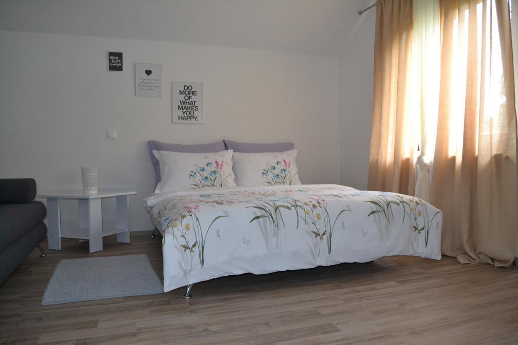 Guesthouse Zalac สลูน ภายนอก รูปภาพ